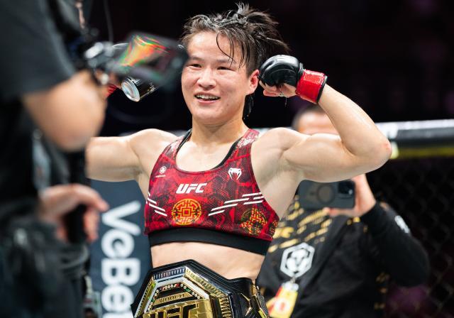 搏击——UFC：张伟丽卫冕女子草量级金腰带（1）XxjpseC007942_20250209_PEPFN0A001.jpg