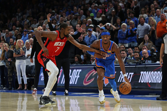 雷霆险胜尼克斯，亚历山大稳定爆发创纪录，布伦森唐斯难救主|霍姆格伦|谢伊·吉尔杰斯-亚历山大|俄克拉荷马雷霆队|迈尔斯·布里奇斯|切特-霍姆格伦_新浪体育_新浪新闻