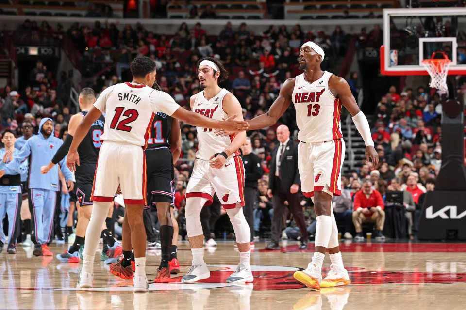 吉迪轮休公牛丢绝平三分惜败热火 热巴20+12鲍威尔21分